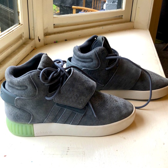 Boys Adidas High Tops - Picture 1 of 4